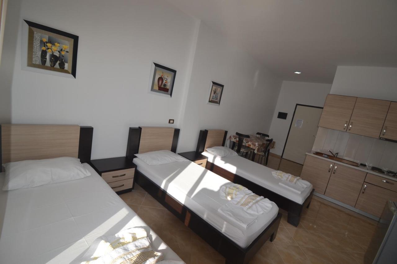 Blue Bay Apartments Sarandë 外观 照片