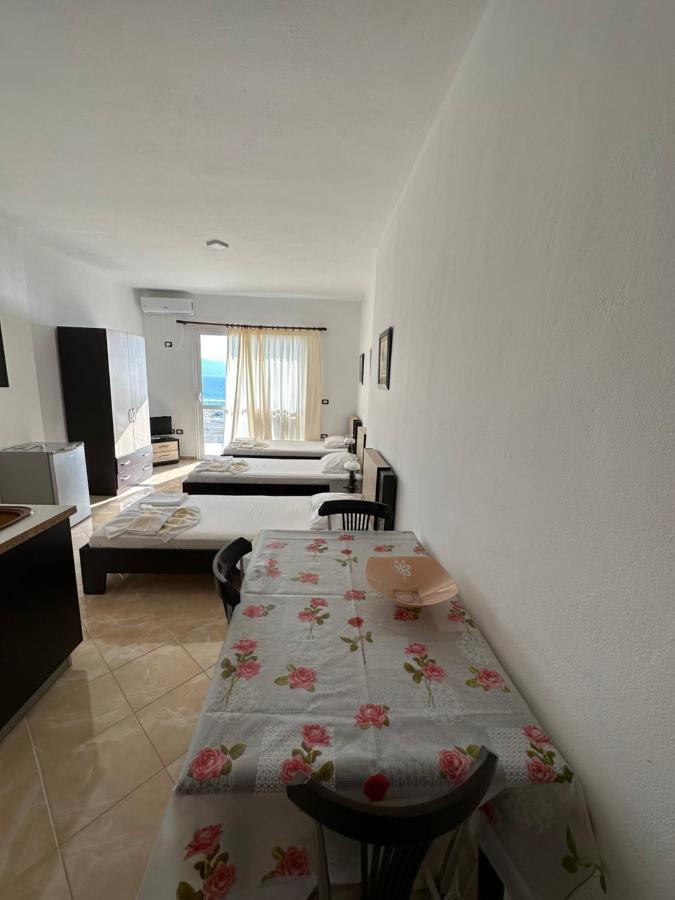 Blue Bay Apartments Sarandë 外观 照片