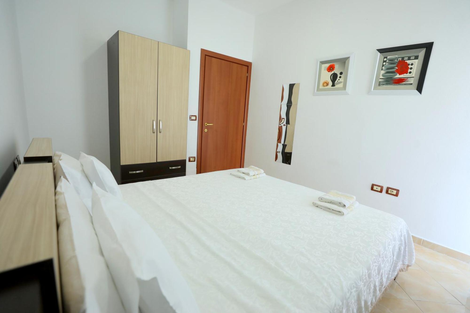 Blue Bay Apartments Sarandë 外观 照片
