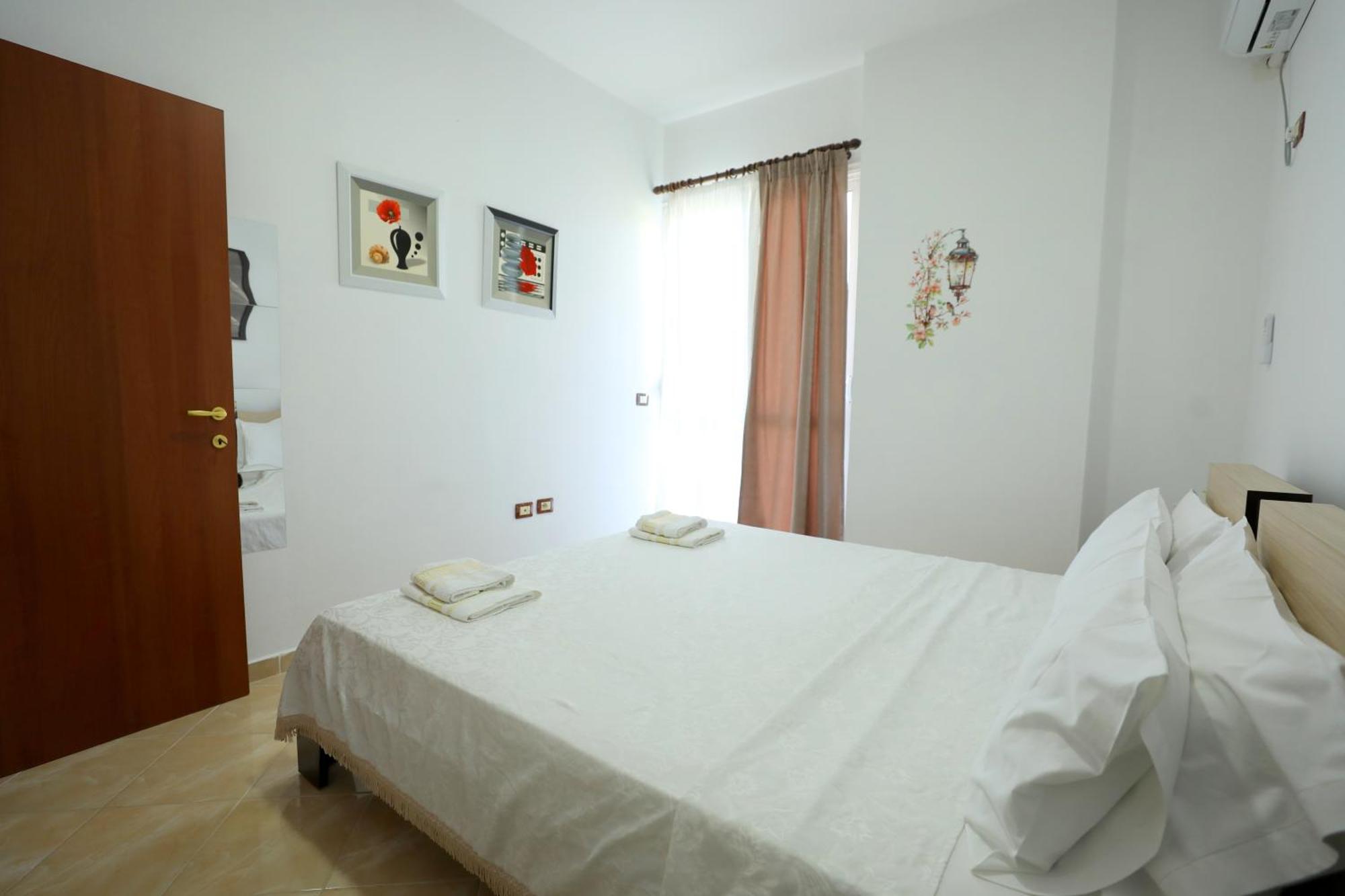 Blue Bay Apartments Sarandë 外观 照片