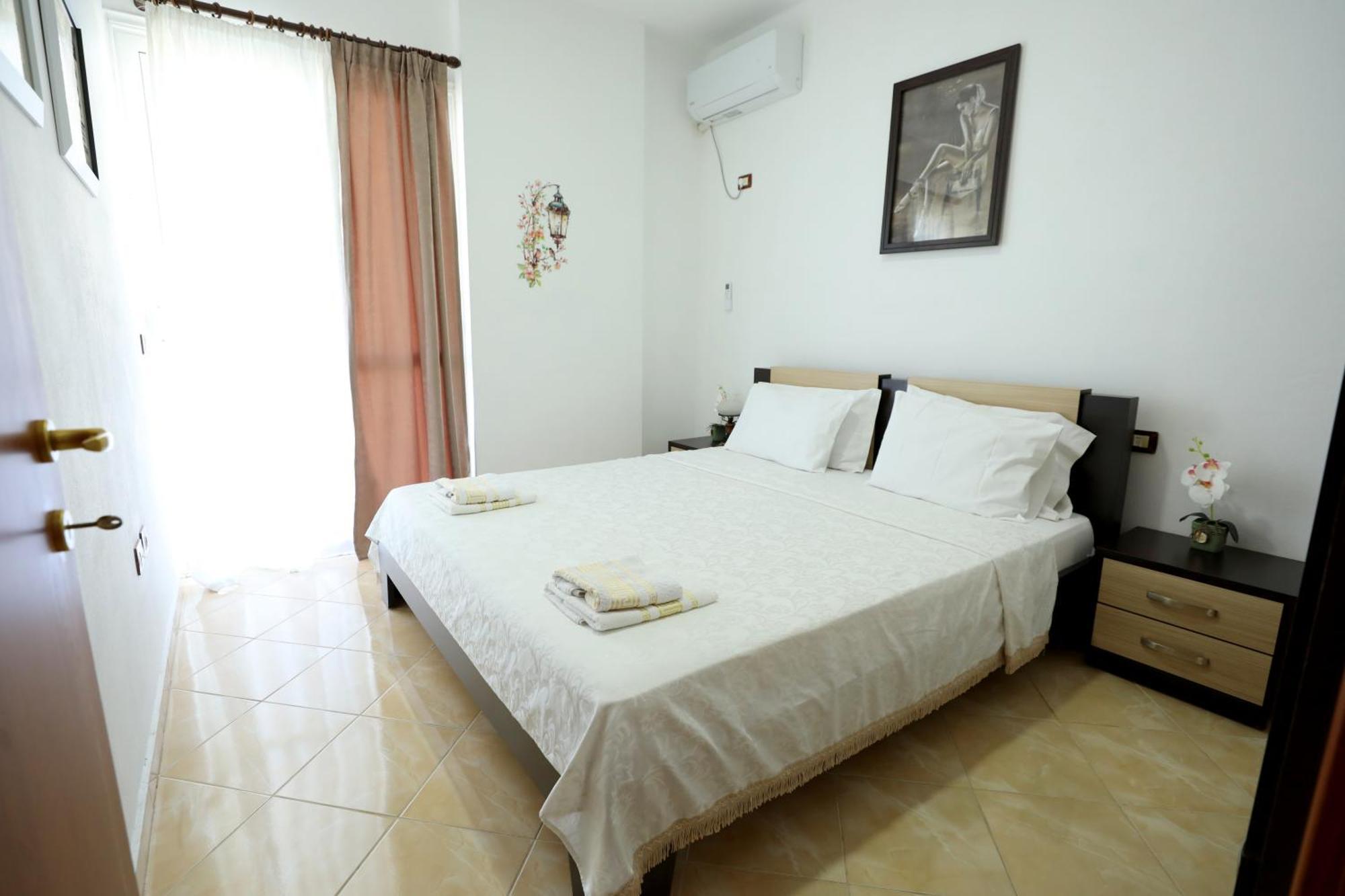Blue Bay Apartments Sarandë 外观 照片