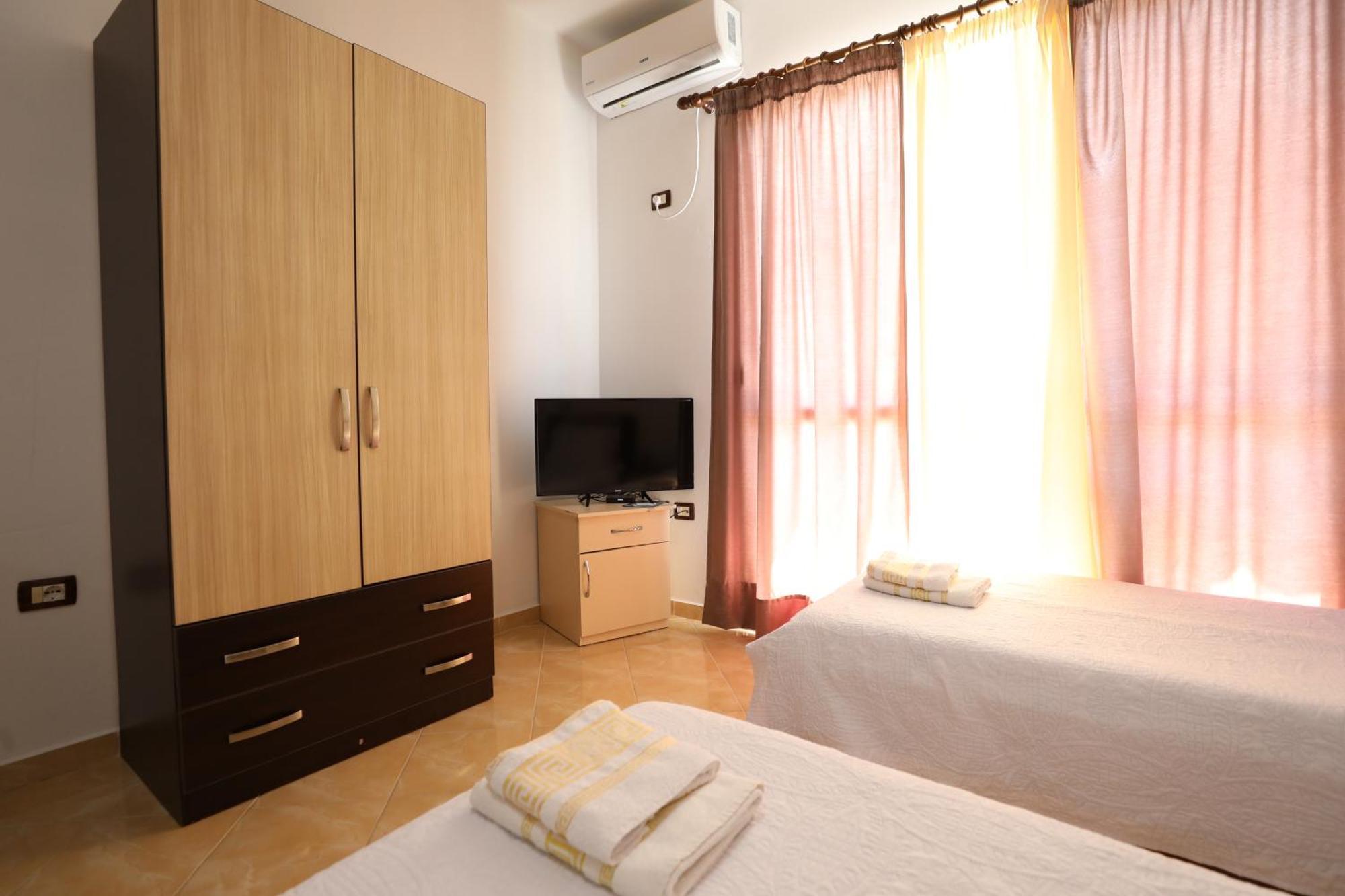 Blue Bay Apartments Sarandë 外观 照片