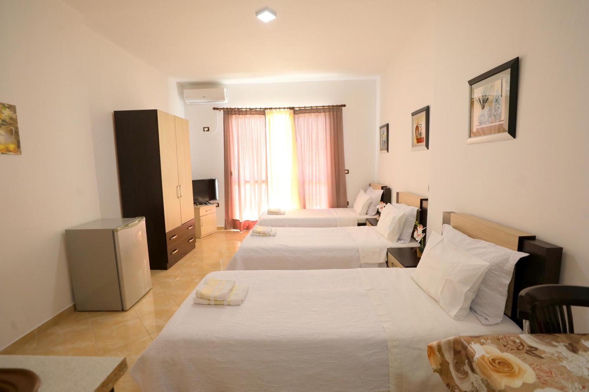 Blue Bay Apartments Sarandë 外观 照片