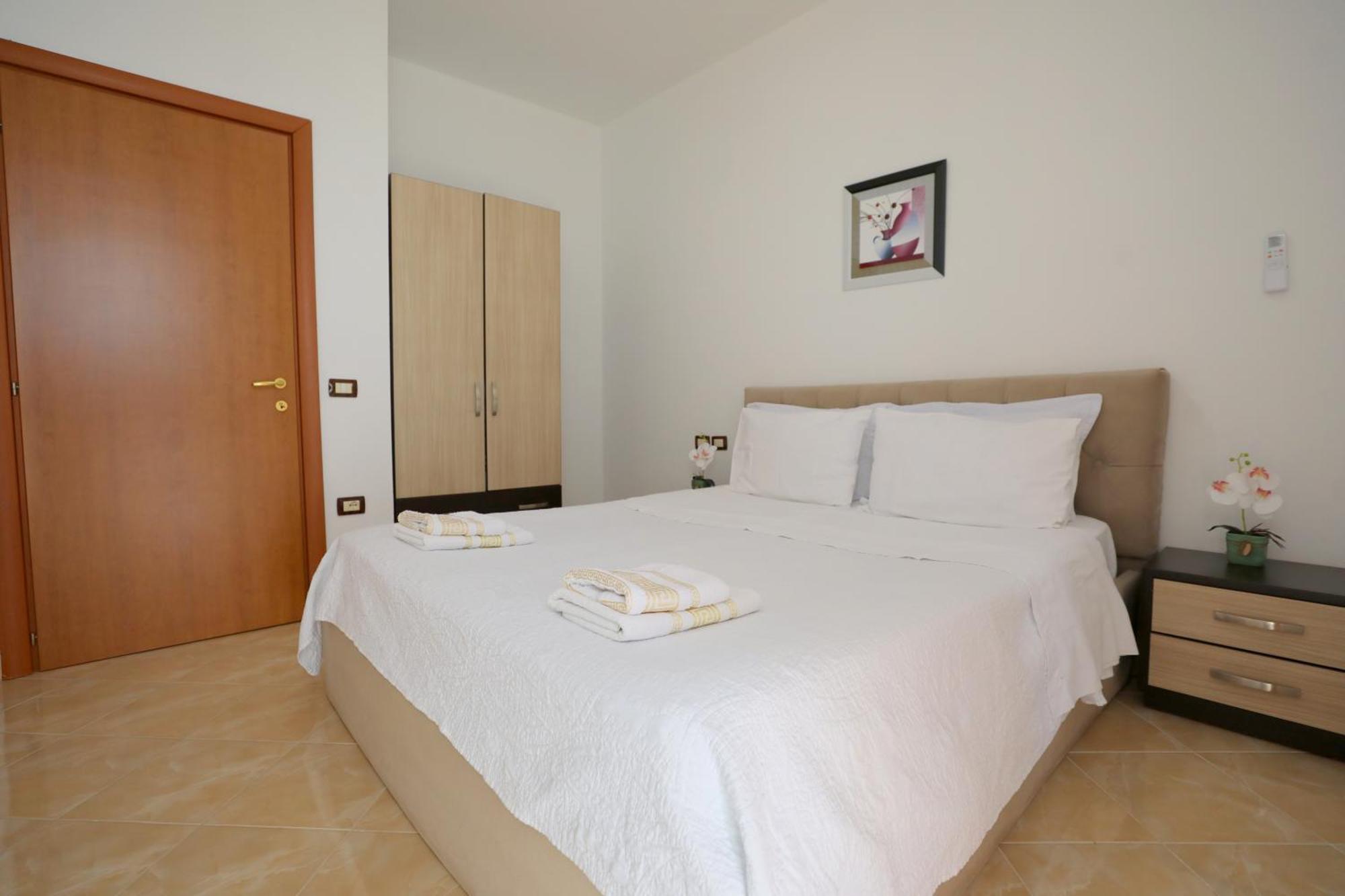 Blue Bay Apartments Sarandë 外观 照片
